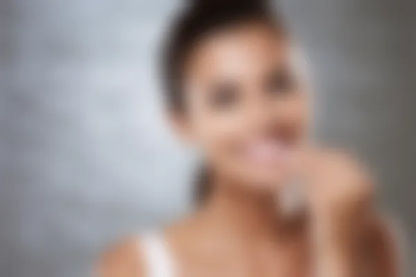 重庆皇仕口腔门诊部牙齿美白项目现仅需1999元起，原价2999元起，限时优惠，赶紧来享受迷人笑容的机会！