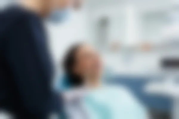 上海山景口腔门诊部种植牙收费现仅需12800元起，原价16800元起，快来把握这一超值优惠机会！