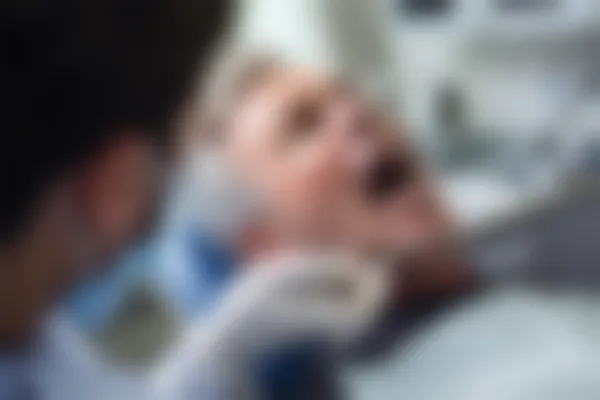 西安鼎秀齿科（曲江龙湖店）推出烤瓷牙优惠活动，原价3000元起现仅需2500元起，尽享超值服务！