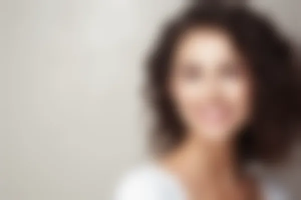 深圳岚世纪择尔口腔门诊部牙齿矫正费用为8000元起，现享受优惠价仅需6800元起，助您轻松拥有迷人笑容，多少钱都值得！