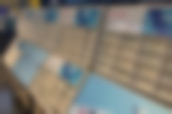 北京爱仁眼科门诊部眼镜展示台